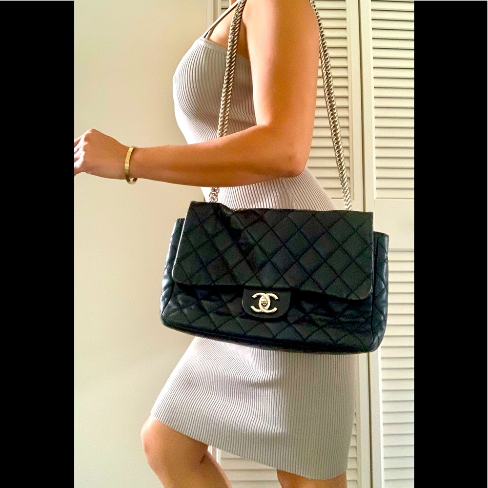 CHANEL, MAKE AN OFFER, Black Quilted Shoulder Bag, - Picture 12 of 16